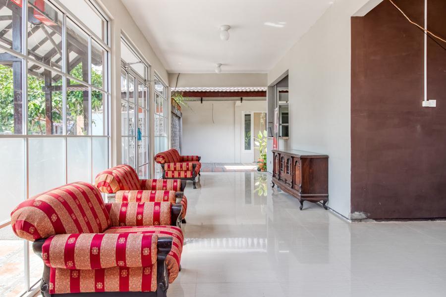 Hotel Reddoorz Near Malioboro Tugu Station Jogja à Yogyakarta Extérieur photo