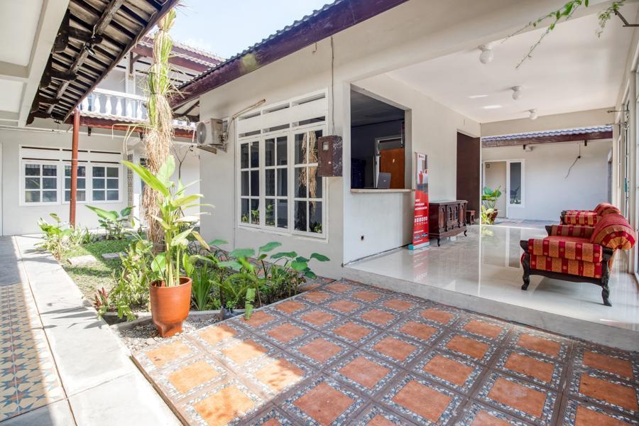 Hotel Reddoorz Near Malioboro Tugu Station Jogja à Yogyakarta Extérieur photo