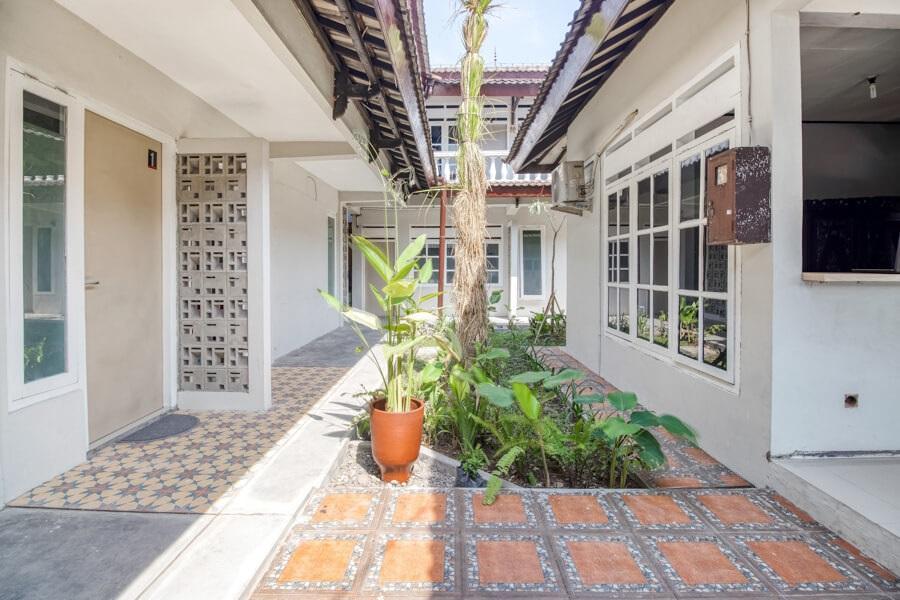 Hotel Reddoorz Near Malioboro Tugu Station Jogja à Yogyakarta Extérieur photo
