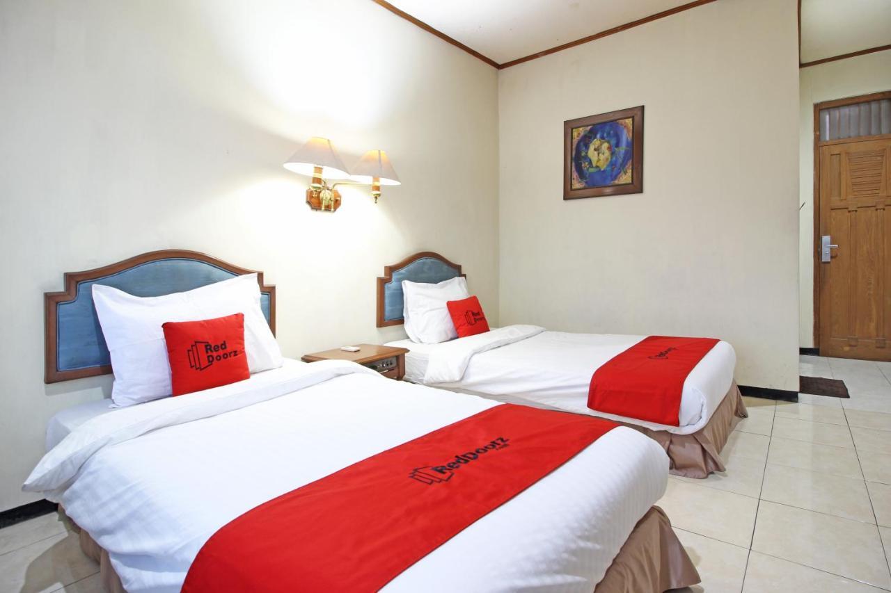 Hotel Reddoorz Near Malioboro Tugu Station Jogja à Yogyakarta Extérieur photo