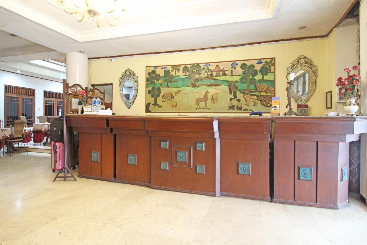 Hotel Reddoorz Near Malioboro Tugu Station Jogja à Yogyakarta Extérieur photo