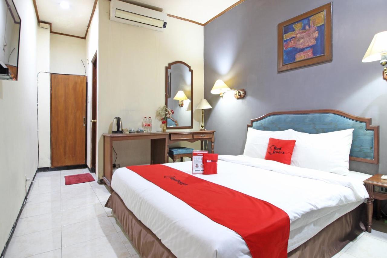 Hotel Reddoorz Near Malioboro Tugu Station Jogja à Yogyakarta Extérieur photo