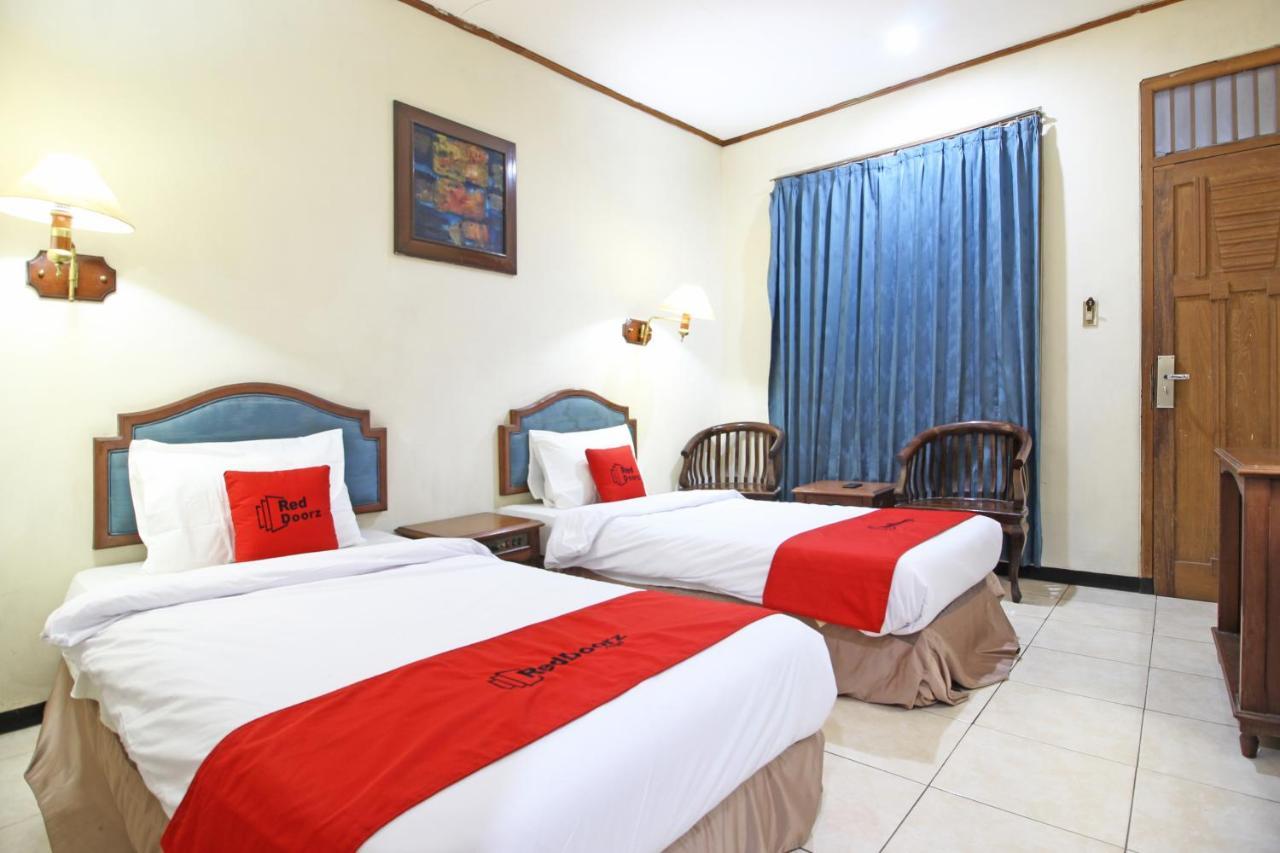 Hotel Reddoorz Near Malioboro Tugu Station Jogja à Yogyakarta Extérieur photo