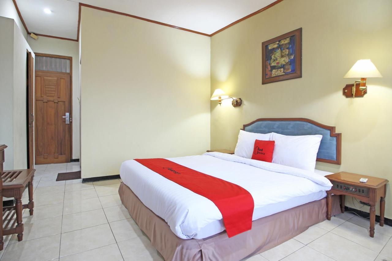 Hotel Reddoorz Near Malioboro Tugu Station Jogja à Yogyakarta Extérieur photo