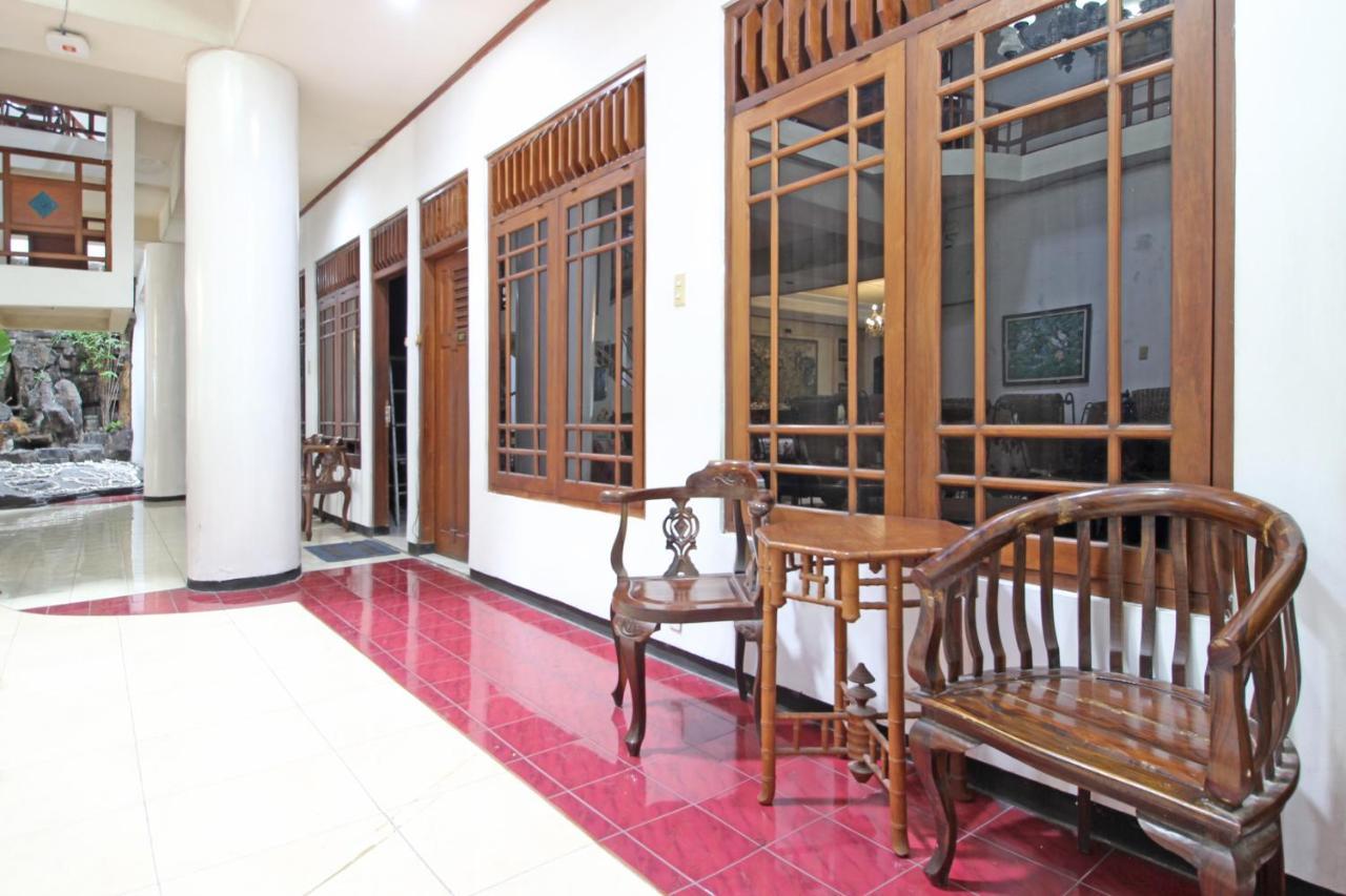 Hotel Reddoorz Near Malioboro Tugu Station Jogja à Yogyakarta Extérieur photo