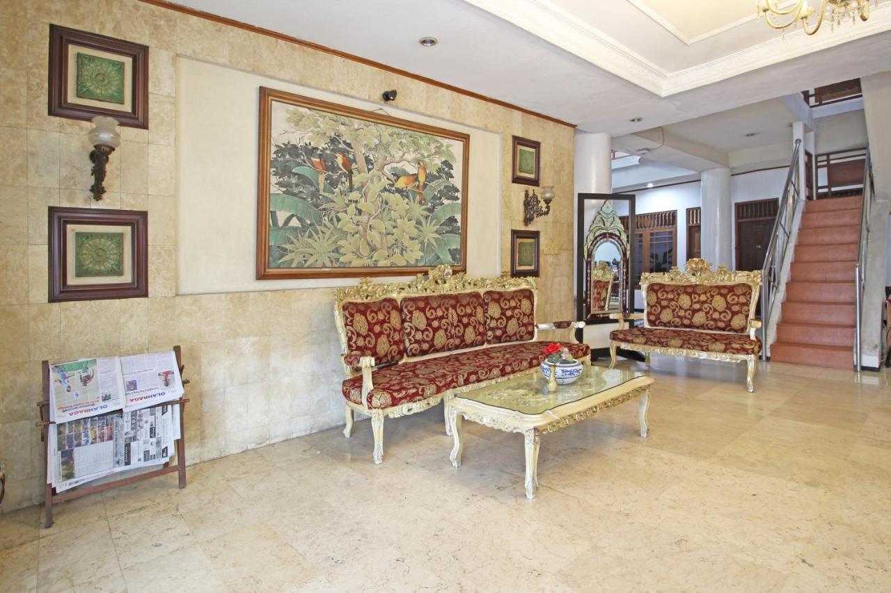 Hotel Reddoorz Near Malioboro Tugu Station Jogja à Yogyakarta Extérieur photo