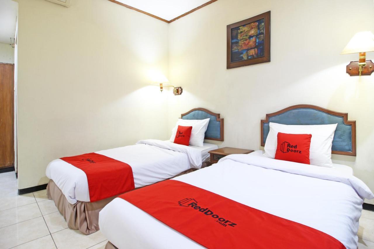 Hotel Reddoorz Near Malioboro Tugu Station Jogja à Yogyakarta Extérieur photo