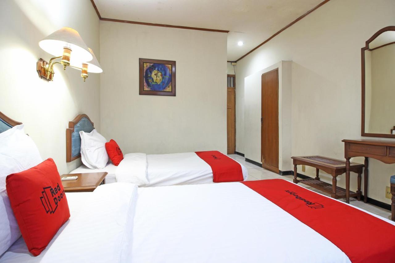 Hotel Reddoorz Near Malioboro Tugu Station Jogja à Yogyakarta Extérieur photo