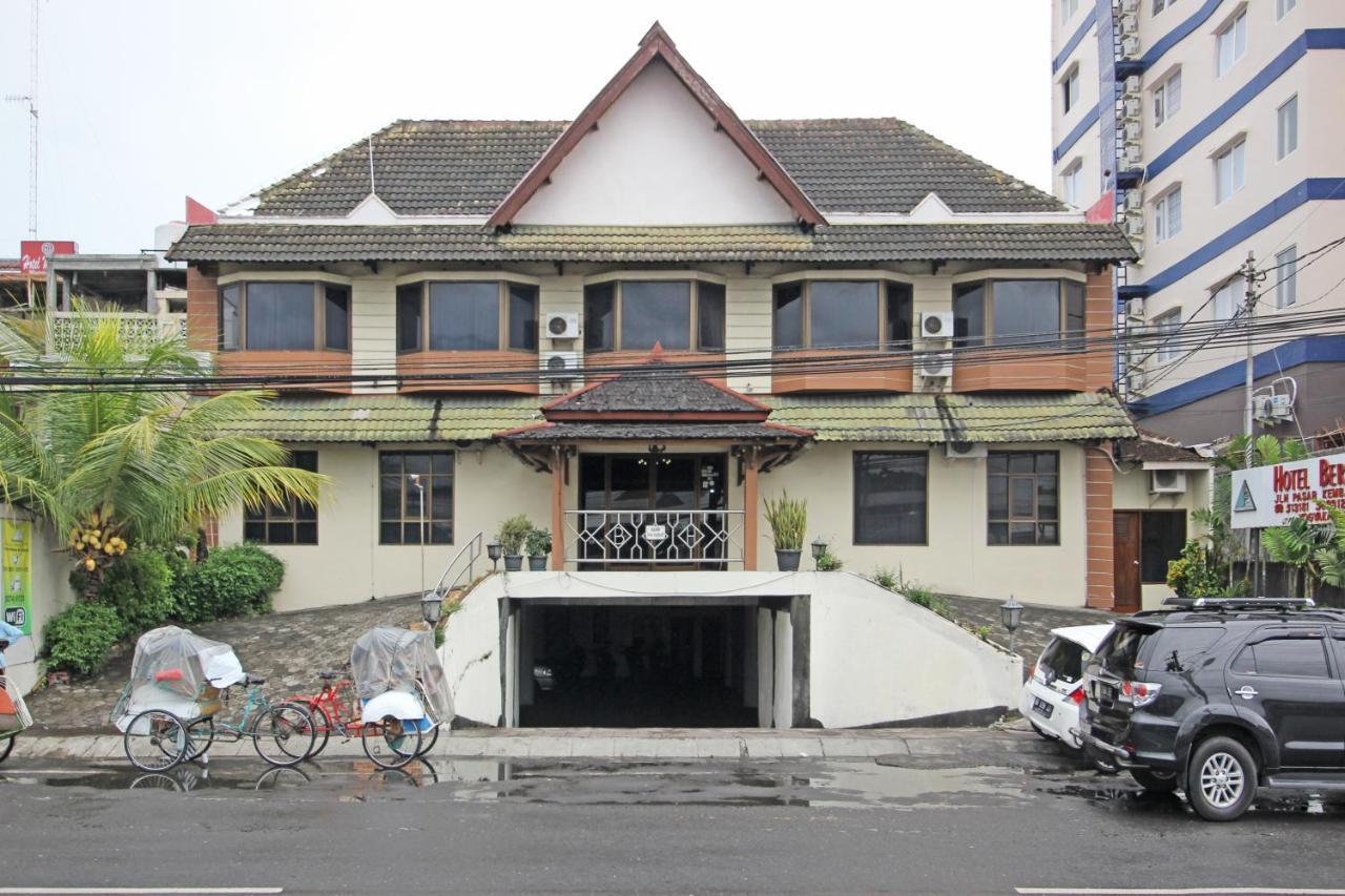 Hotel Reddoorz Near Malioboro Tugu Station Jogja à Yogyakarta Extérieur photo
