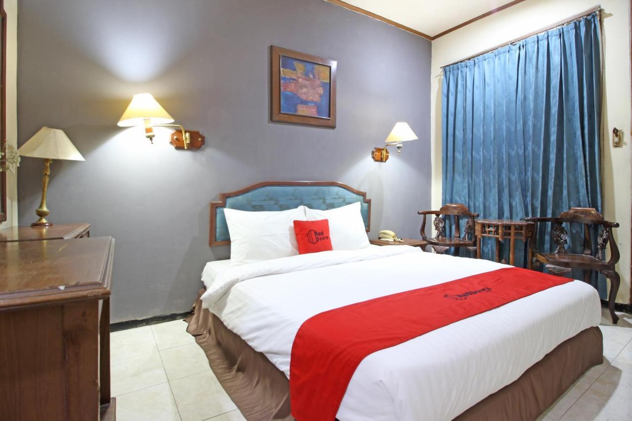 Hotel Reddoorz Near Malioboro Tugu Station Jogja à Yogyakarta Extérieur photo