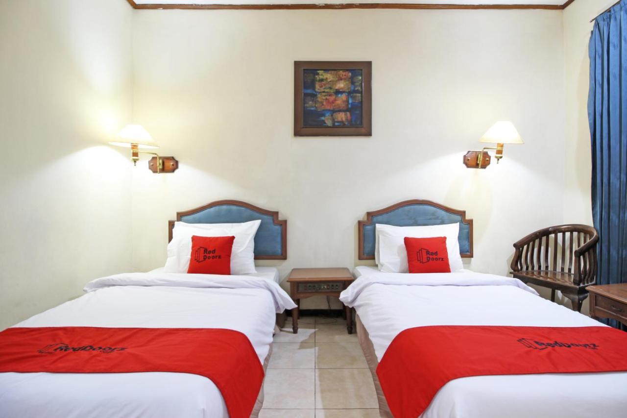 Hotel Reddoorz Near Malioboro Tugu Station Jogja à Yogyakarta Extérieur photo