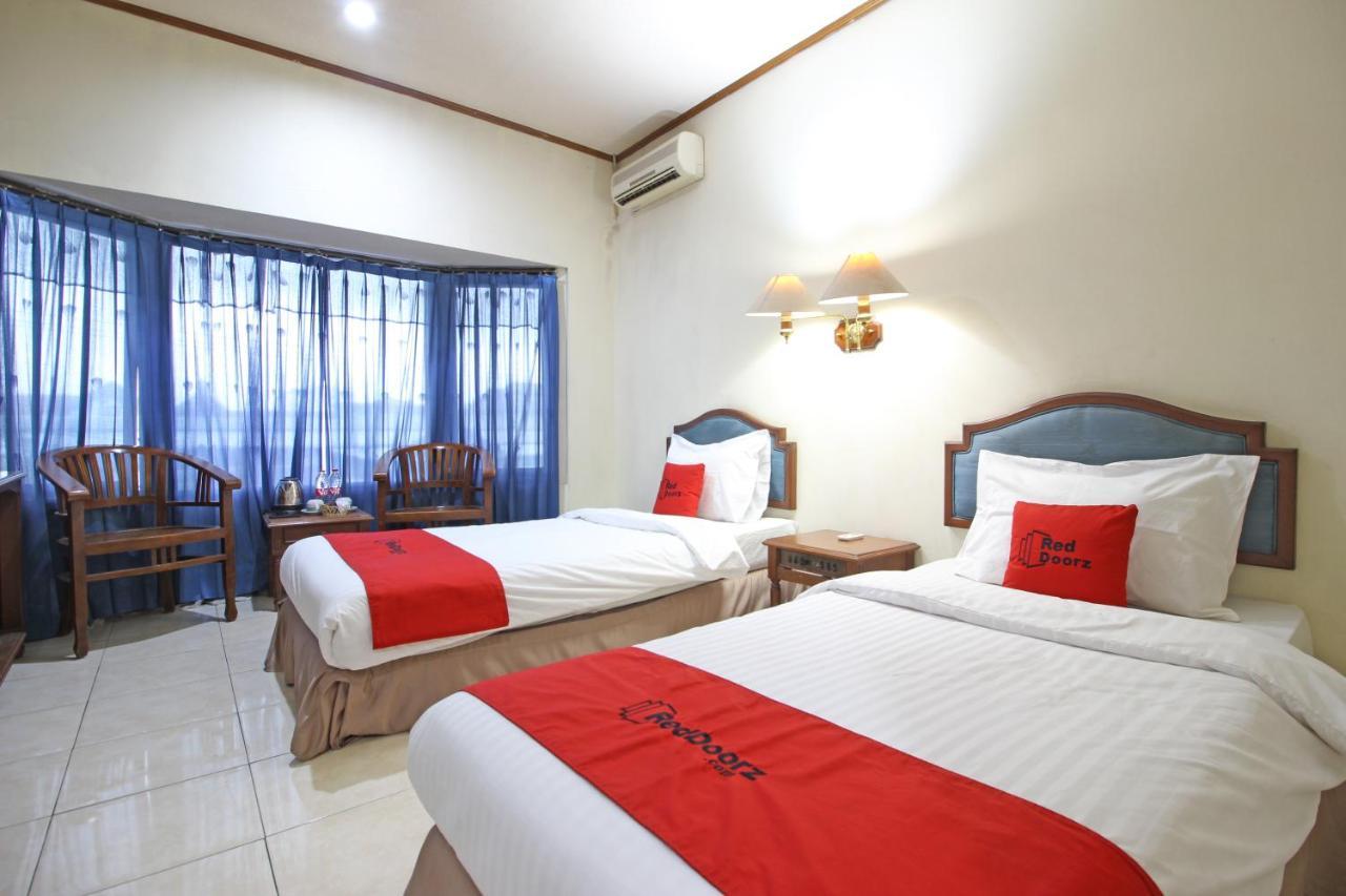 Hotel Reddoorz Near Malioboro Tugu Station Jogja à Yogyakarta Extérieur photo