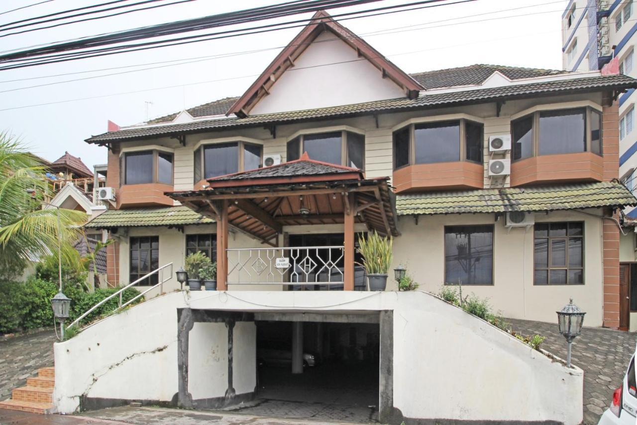 Hotel Reddoorz Near Malioboro Tugu Station Jogja à Yogyakarta Extérieur photo